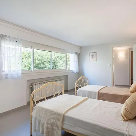 Dream 300m2 & Stunning 4000m2 Private Garden