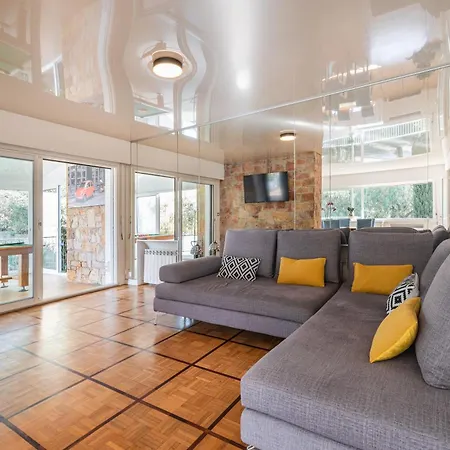 Dream 300m2 & Stunning 4000m2 Private Garden