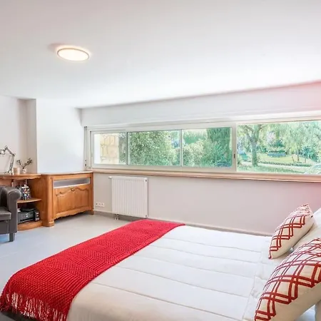 Dream 300m2 & Stunning 4000m2 Private Garden