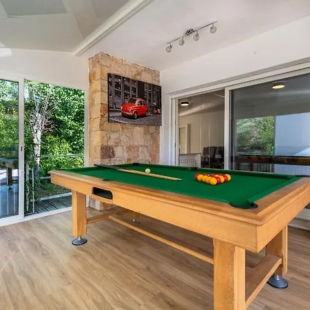 Villa Dream 300m2 & Stunning 4000m2 Private Garden *
