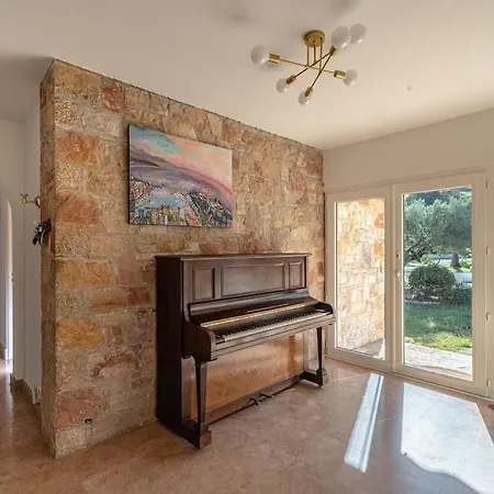 Dream 300m2 & Stunning 4000m2 Private Garden Villa