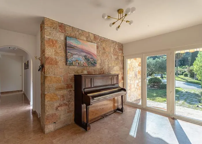 Dream 300m2&stunning 4000m2 Private Garden Villa