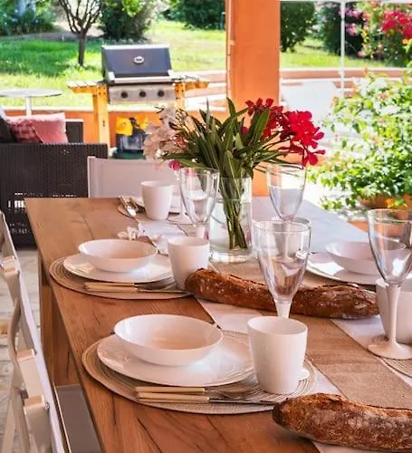 Dream 300m2&stunning 4000m2 Private Garden Villa *