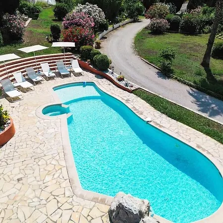 Dream 300m2 & Stunning 4000m2 Private Garden